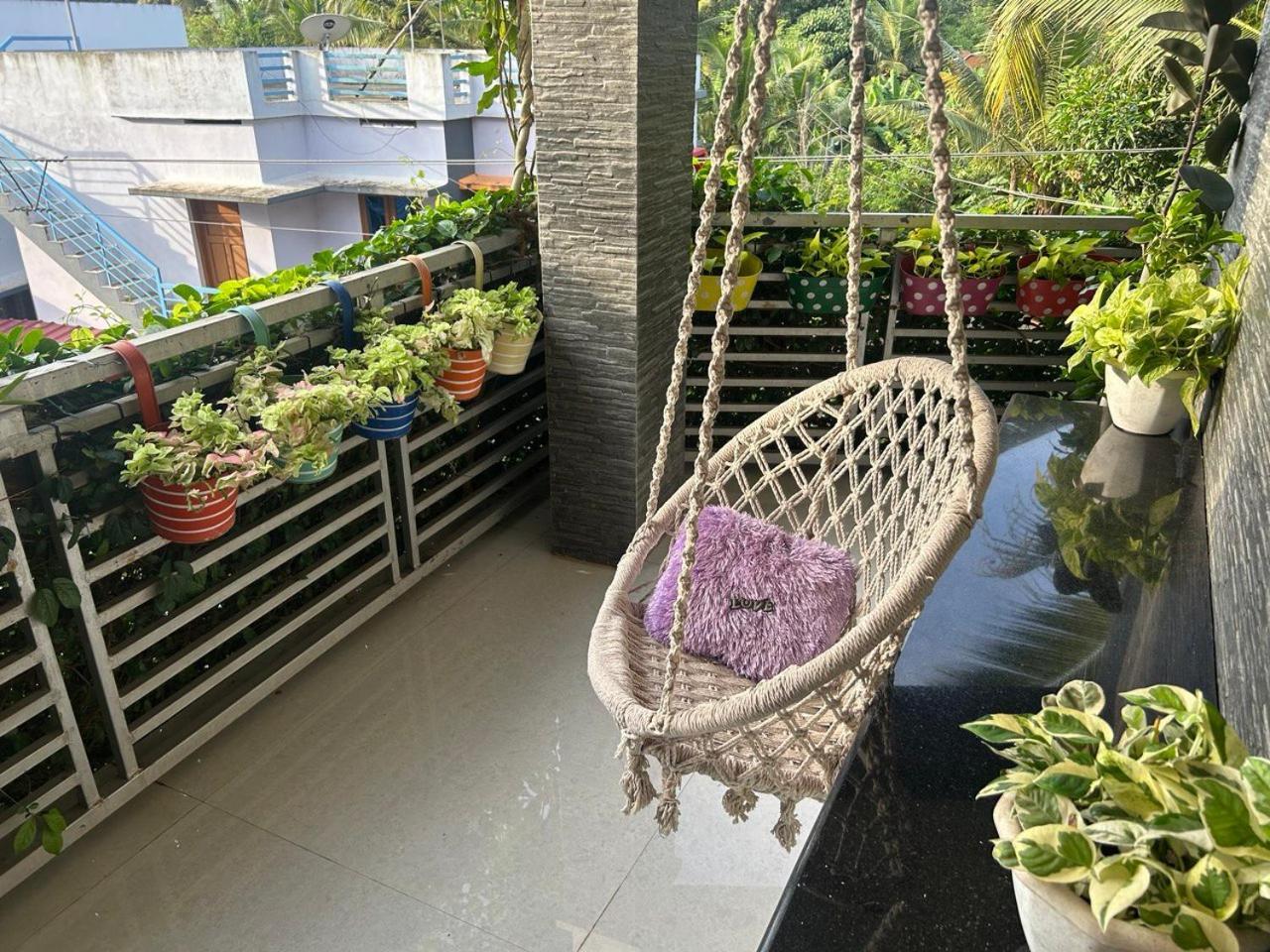 Chaithritha Ladies Homestay Thiruvananthapuram Exteriér fotografie